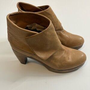 COCLICO SHOES NEALE CLOG BOOTIES CAMEL LEATHER ANKLE HEEL BOOT Size 41